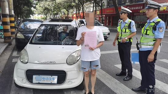 圖1：對情節(jié)輕微的車主，通過寫承諾書方式開展勸誡引導.jpg